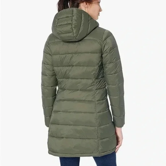 Amazon Essentials Lightweight Hooded Waterproof Puffer Coat - Picture 3 of 6